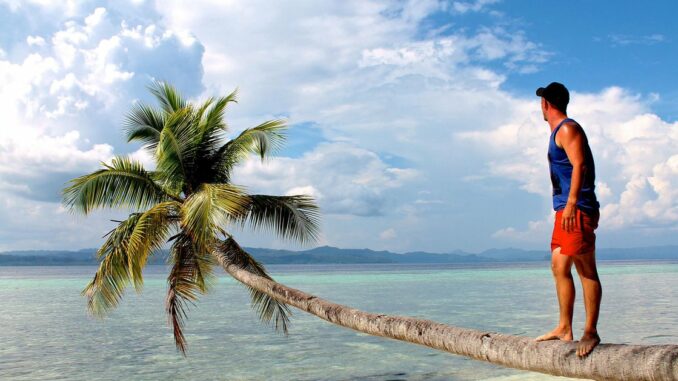 57b6723c0c7bdb62381c5e86_top-10-travel-bloggers-you-should-be-follow-danflyingsolo-danielclarke-lonelyplanet-skyscanner